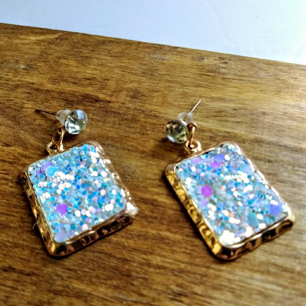 Earring Iridescent Shimmer Goldtone Dangles NEW